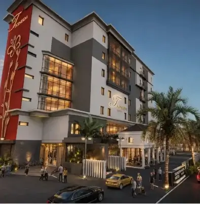 Fasad Hotel Bintang 5 oleh LMW
